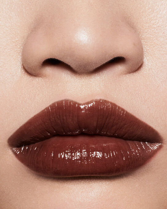 GLOSS BOMB GLOSS EM BAST�O 'HOT CHOCOLIT